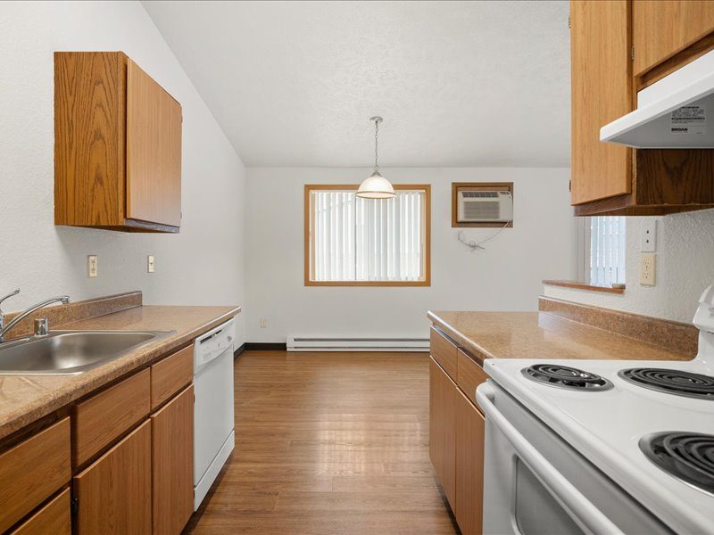 Kitchen, unit style 2B